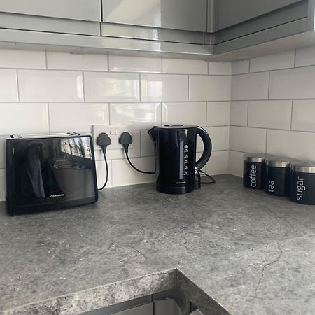 Newly Renovated, Modern 3 Bed Apartment Walmersley Exterior foto