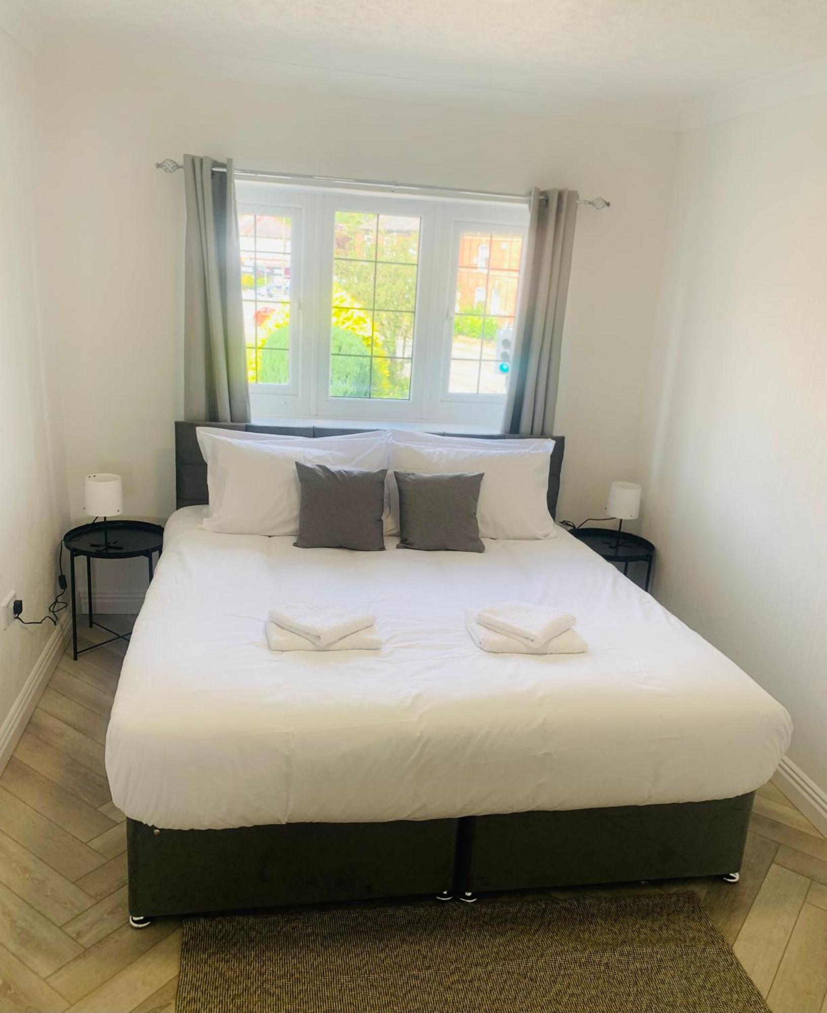 Newly Renovated, Modern 3 Bed Apartment Walmersley Exterior foto